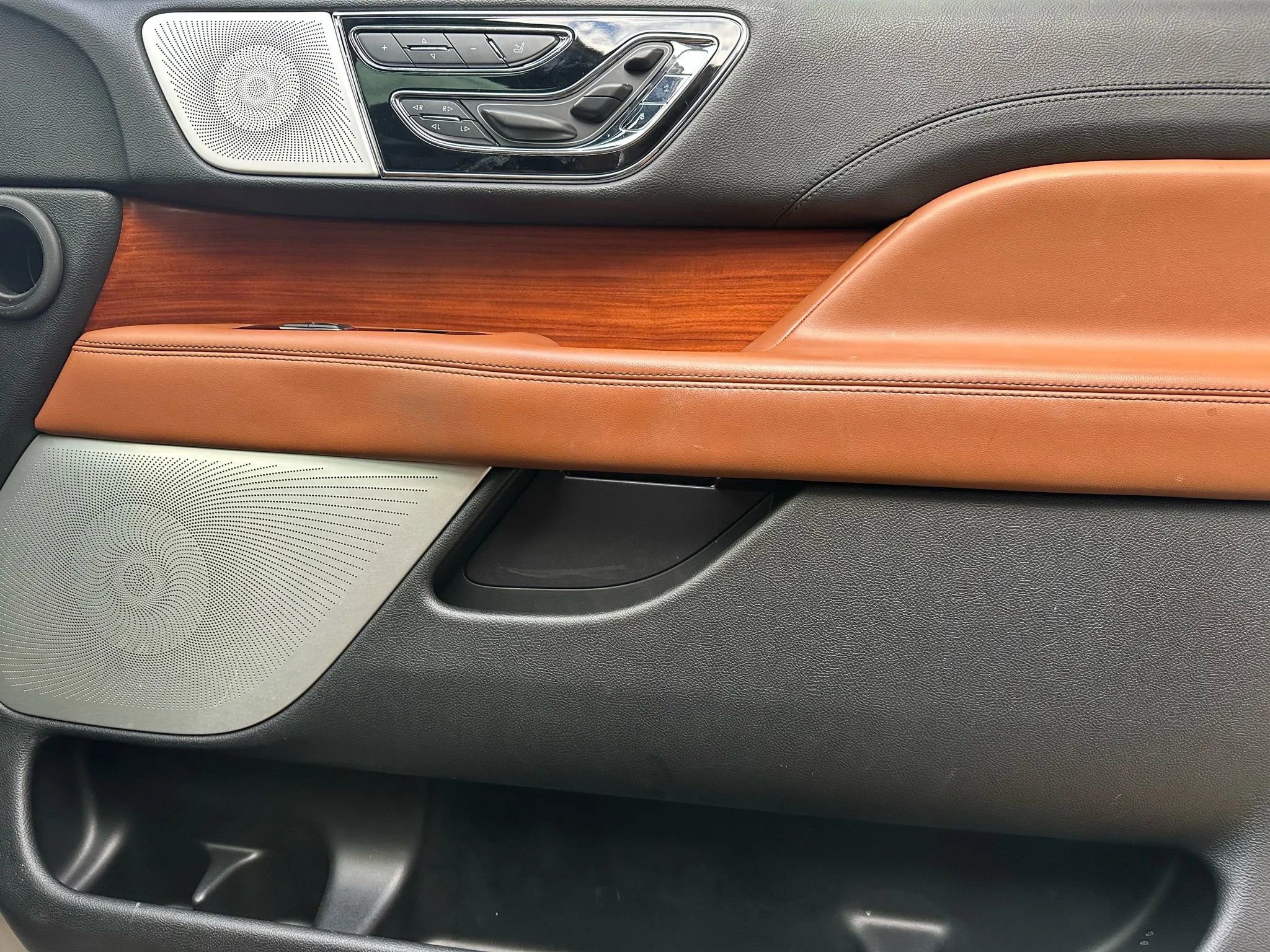 Used 2019 Lincoln Navigator Reserve w/ Cargo Package image 14