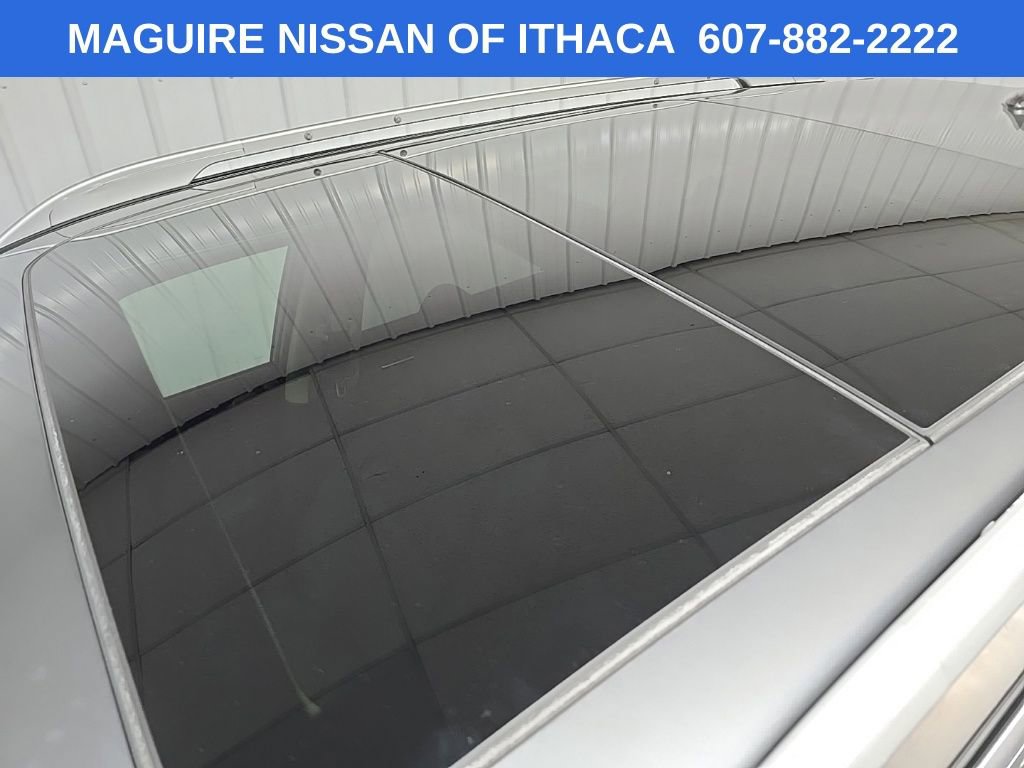 Used 2018 Nissan Rogue SV w/ Sun & Sound Touring Package image 11