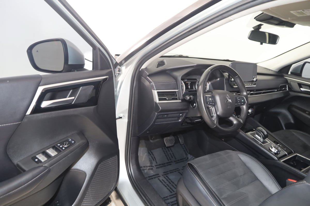 Used 2024 Mitsubishi Outlander SE AWD/4WD image 48