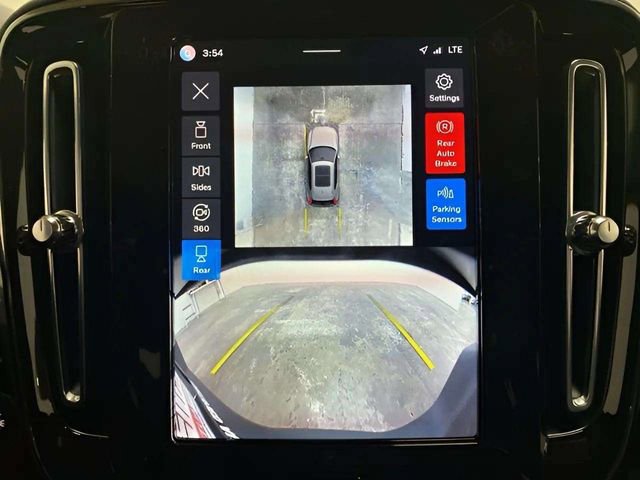 Used 2025 Volvo XC40 B5 Plus image 50