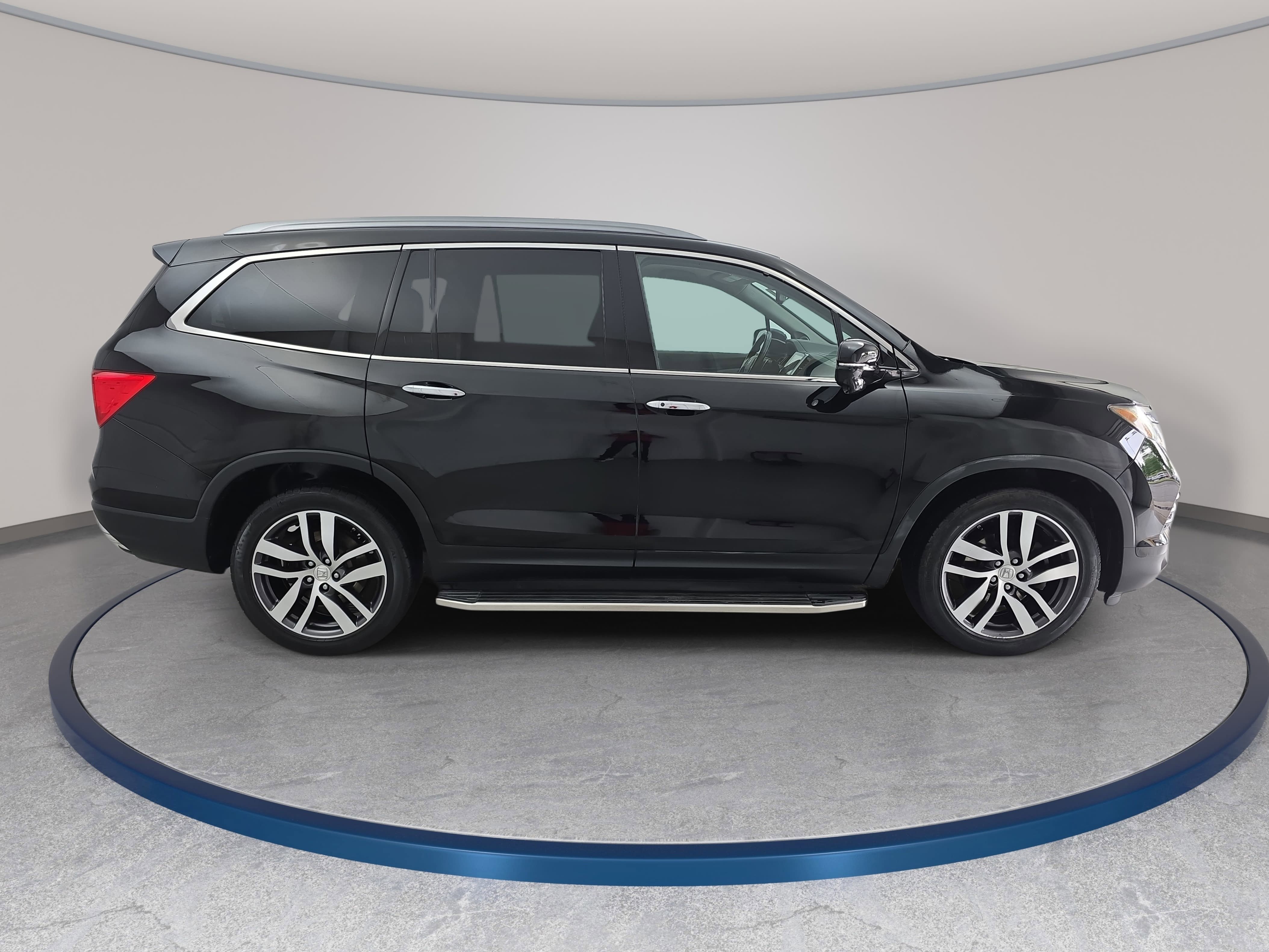 Used 2016 Honda Pilot Touring image 4