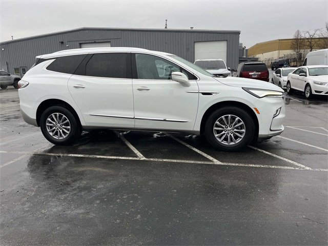 Used 2024 Buick Enclave Premium image 2