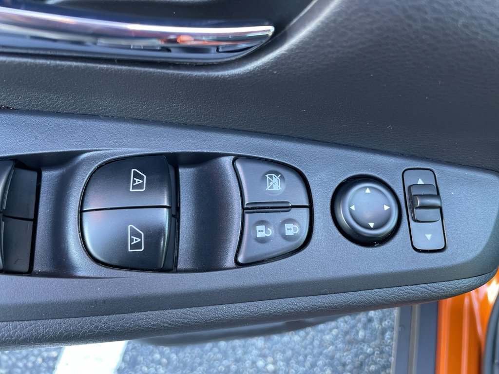 Certified 2024 Nissan Kicks SR image 9