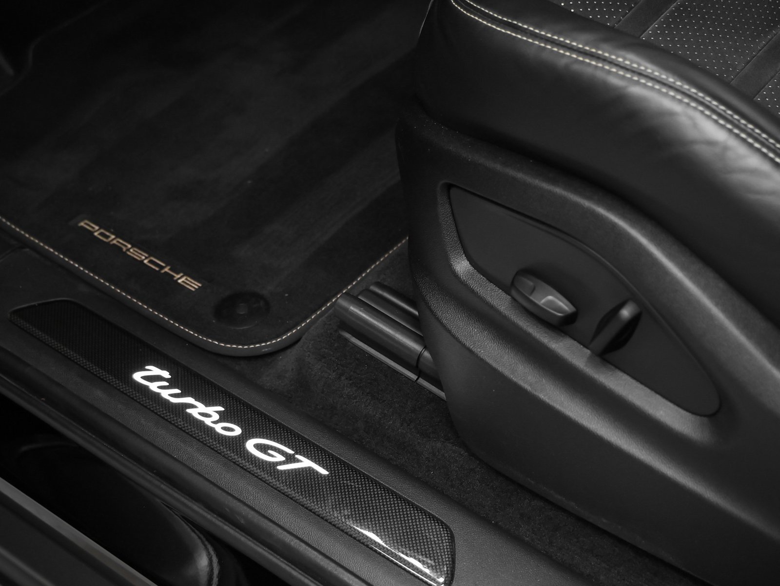 Used 2022 Porsche Cayenne Turbo GT image 41