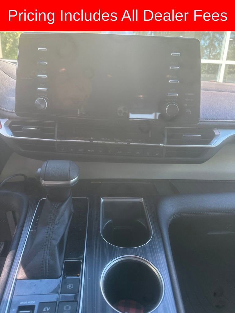Used 2022 Toyota Sienna Platinum AWD/4WD image 8