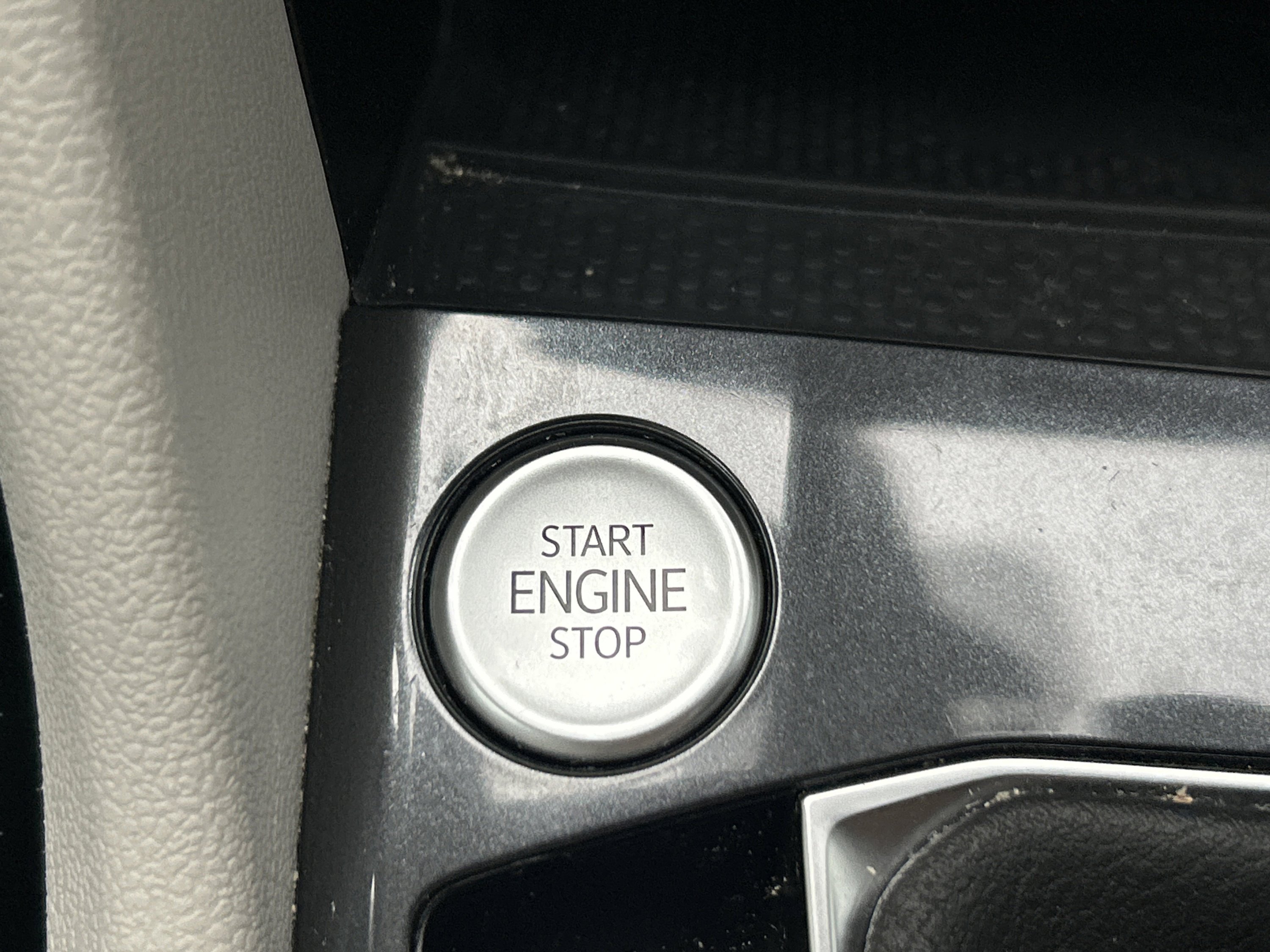 Used 2022 Volkswagen Tiguan SE AWD/4WD image 43