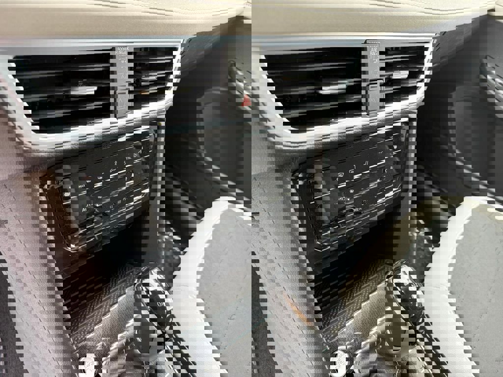 New 2026 Volkswagen Taos SE image 29