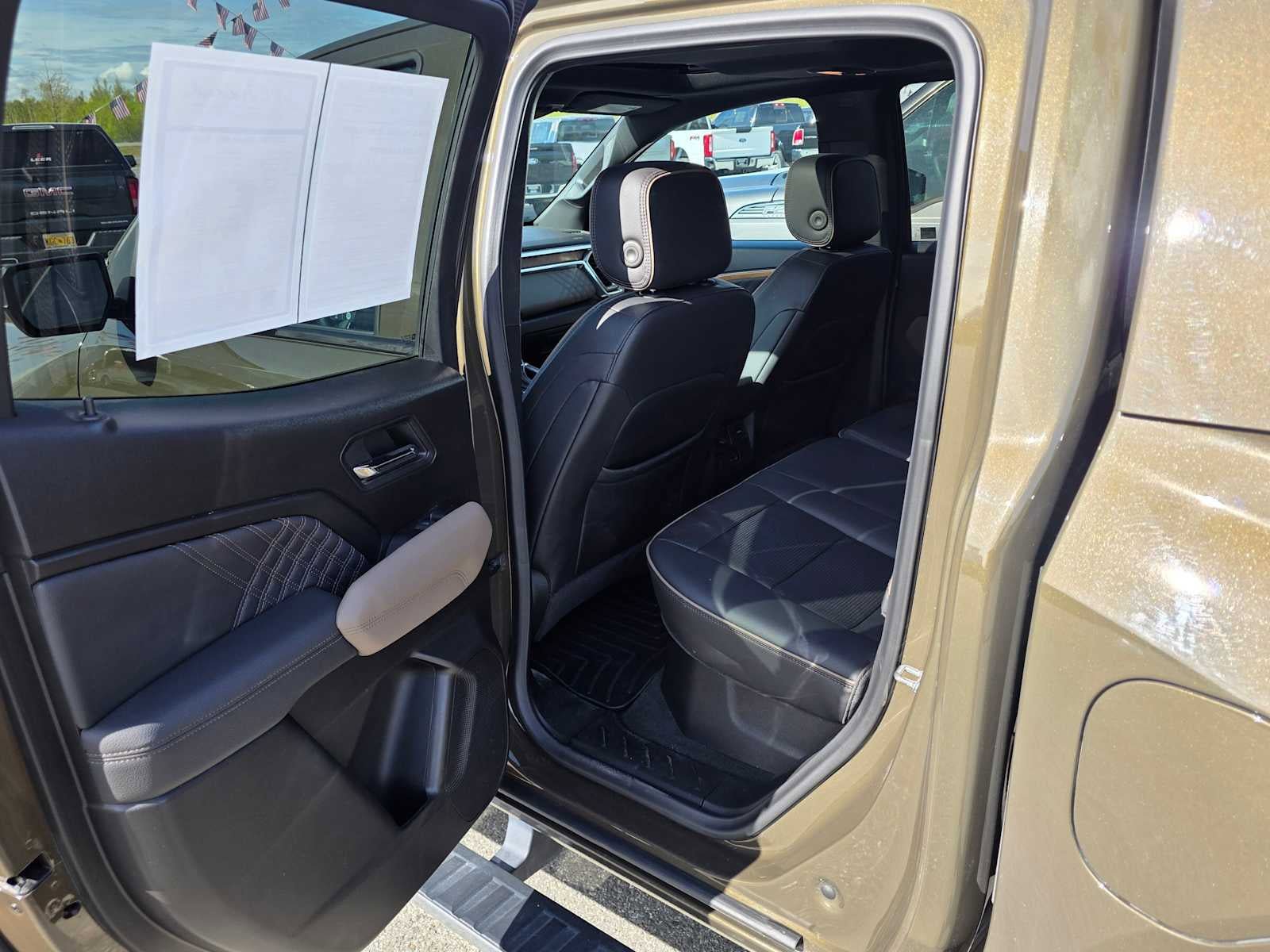 Used 2024 GMC Canyon Denali AWD/4WD image 15