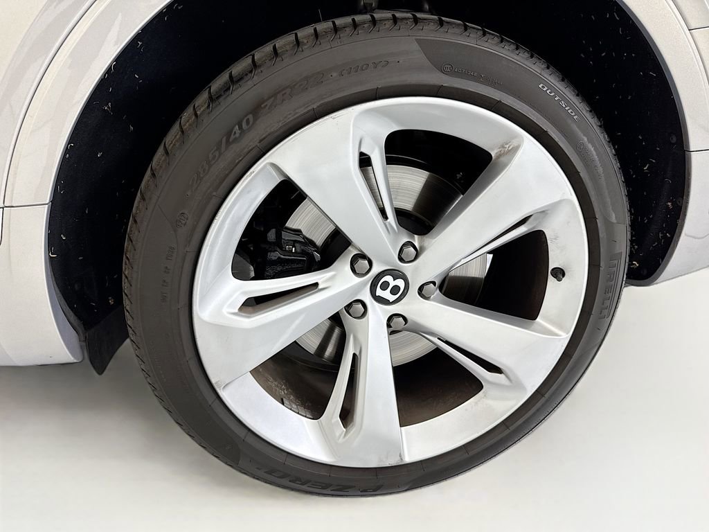 Used 2018 Bentley Bentayga image 30