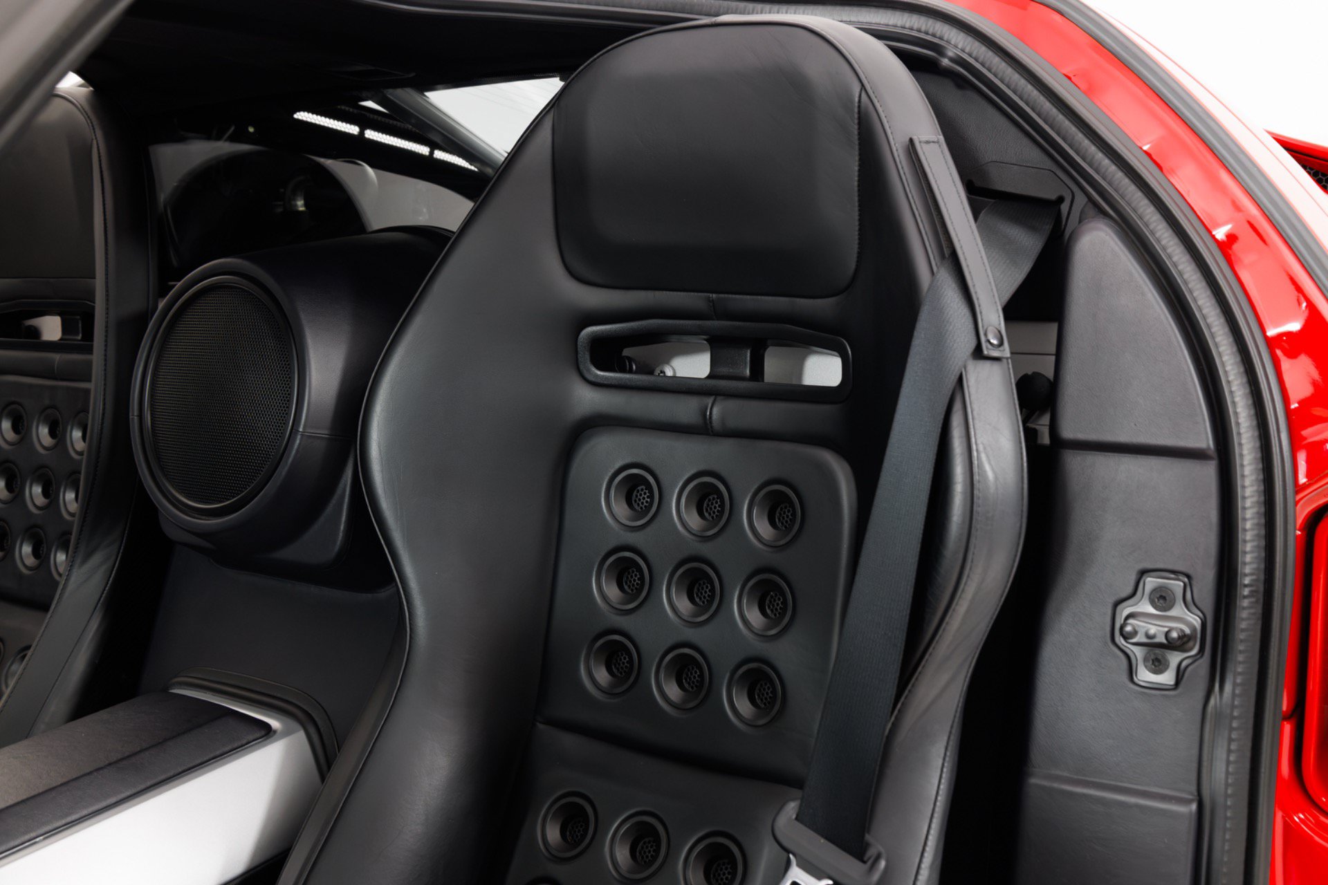 Used 2006 Ford GT RWD image 16