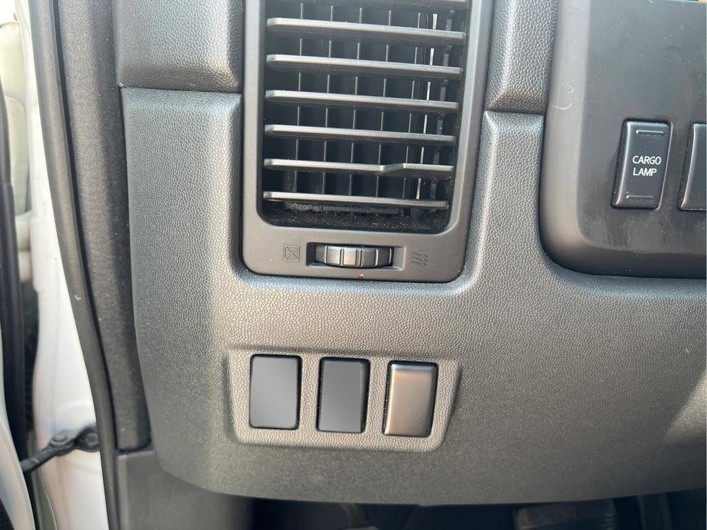 Used 2014 Nissan Titan SV w/ SV Value Truck Package image 28