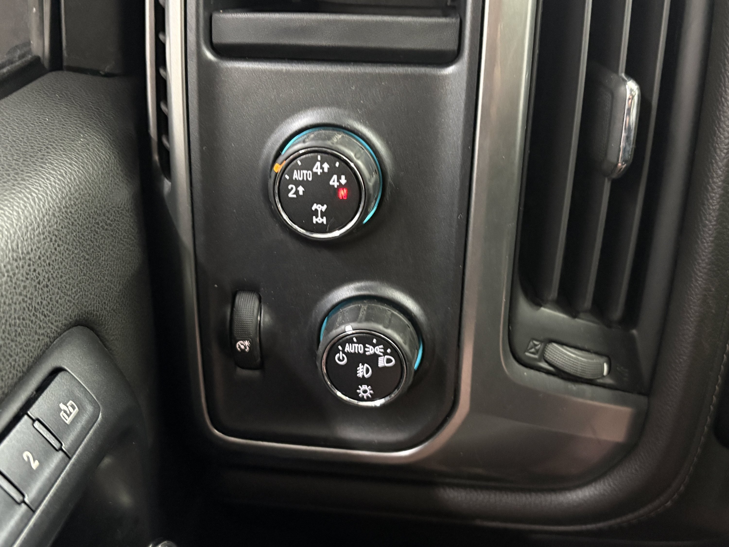 Used 2014 Chevrolet Silverado 1500 LTZ w/ LTZ Plus Package AWD/4WD image 19