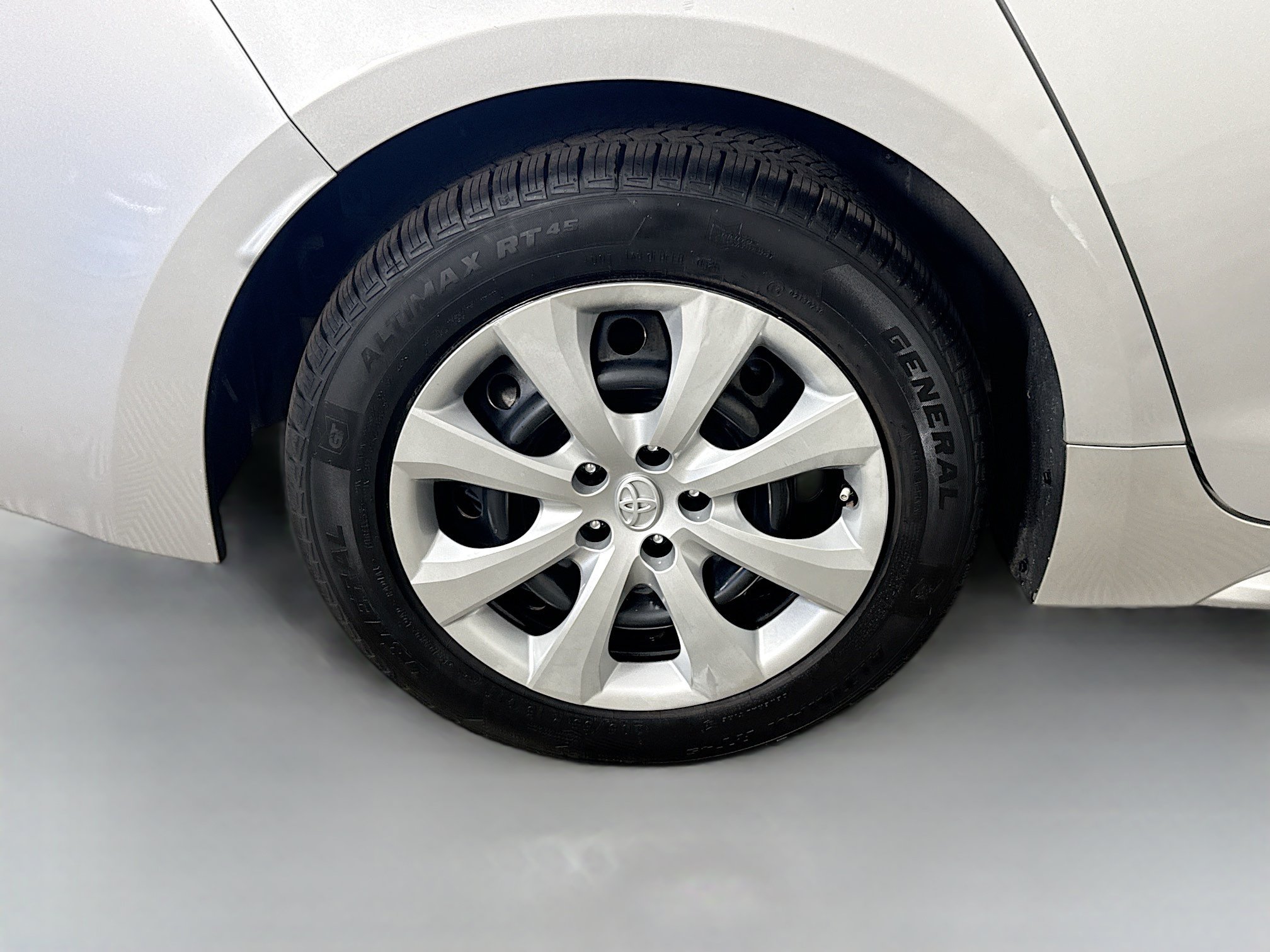 Used 2022 Toyota Corolla LE FWD image 32