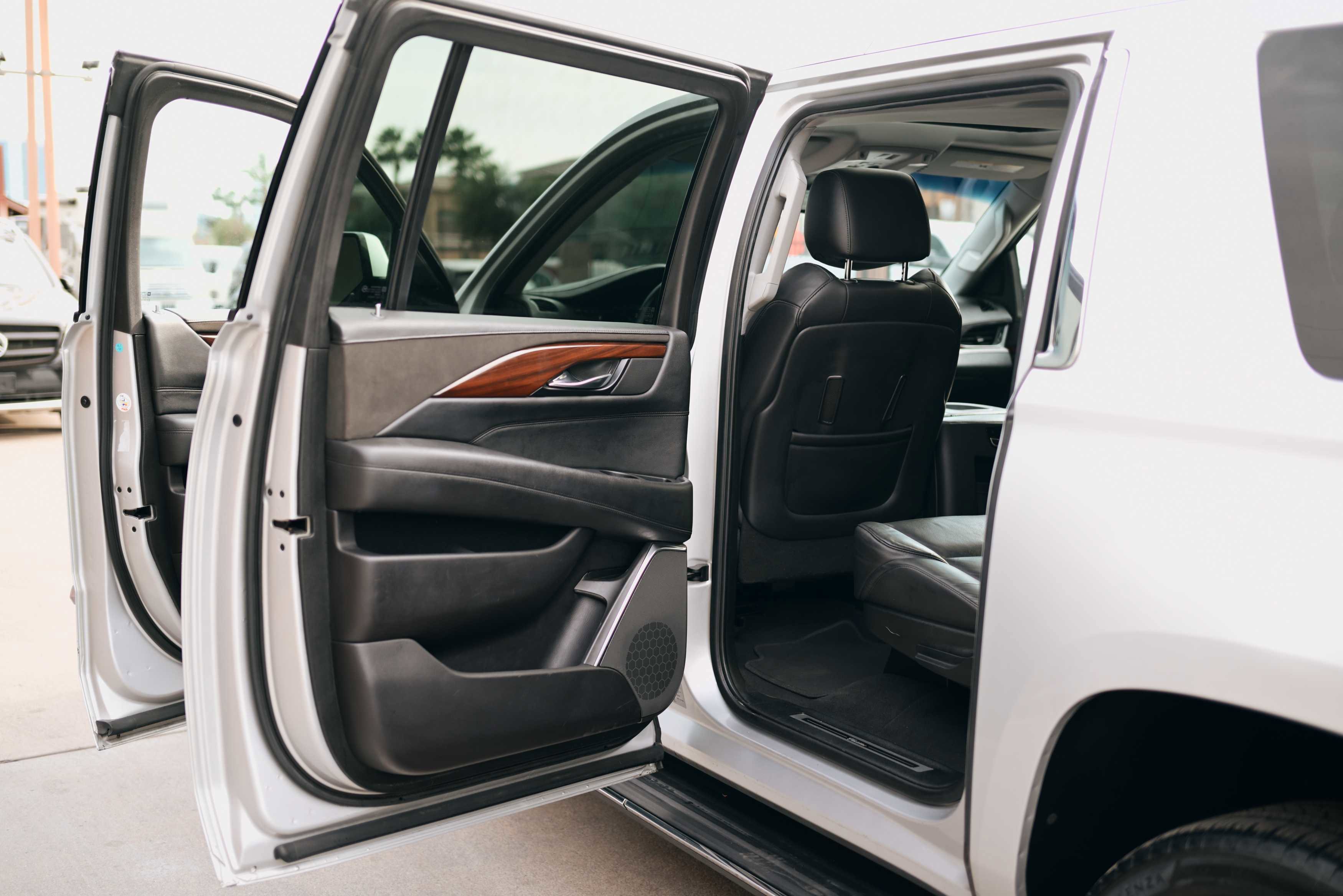 Used 2019 Cadillac Escalade ESV Luxury image 10