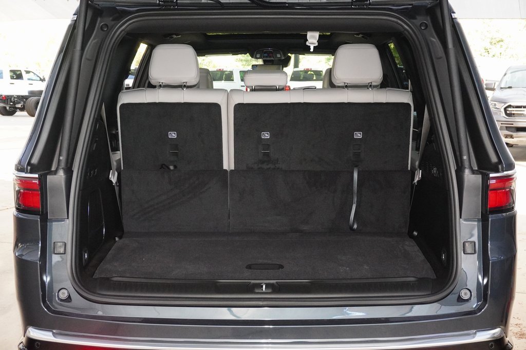 New 2025 Jeep Wagoneer 4WD w/ Premium Group I image 14