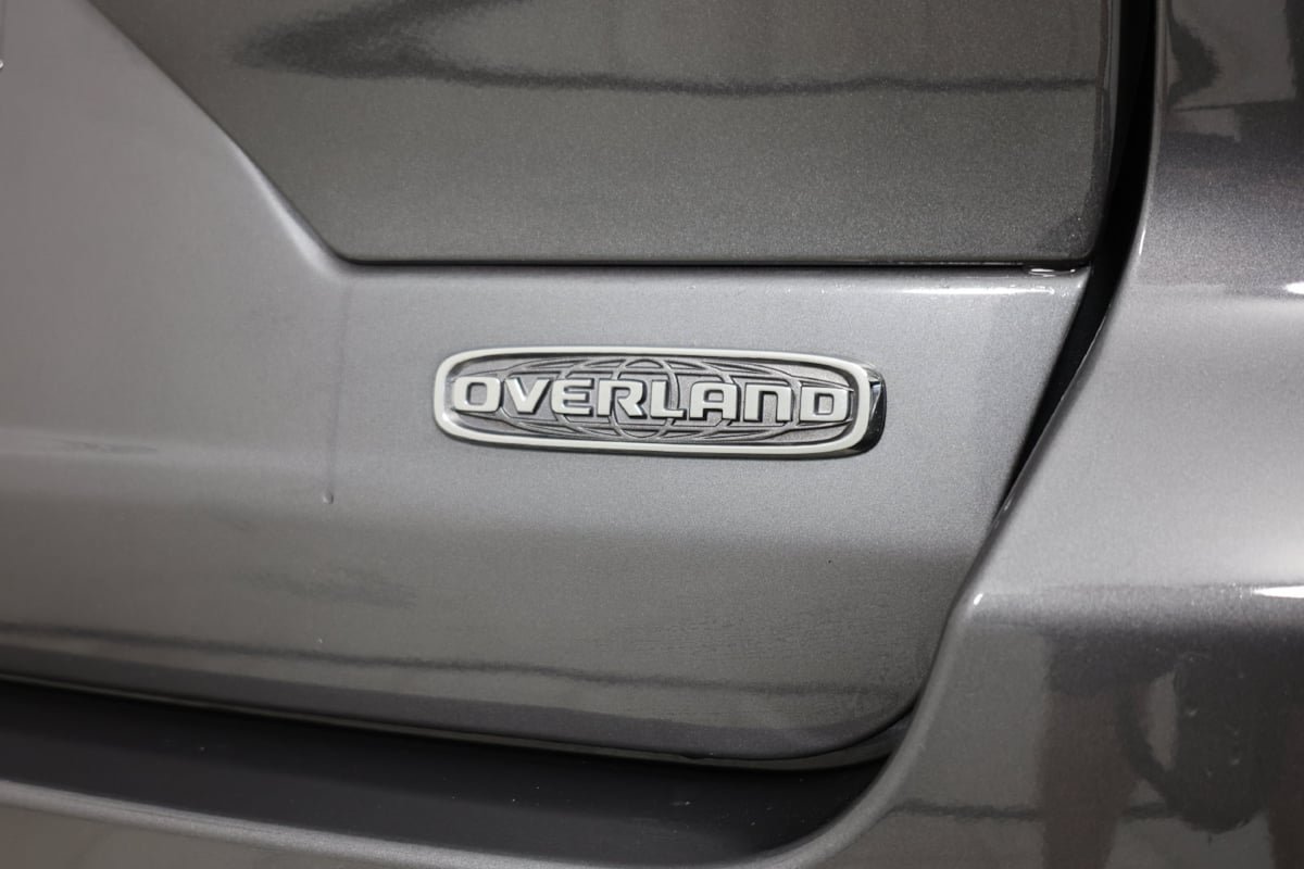 Used 2023 Jeep Grand Cherokee Overland w/ Luxury Tech Group IV AWD/4WD image 16