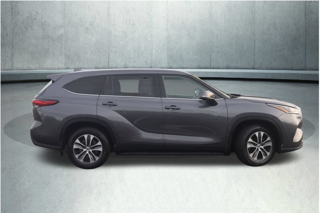 Used 2021 Toyota Highlander XLE AWD/4WD image 27