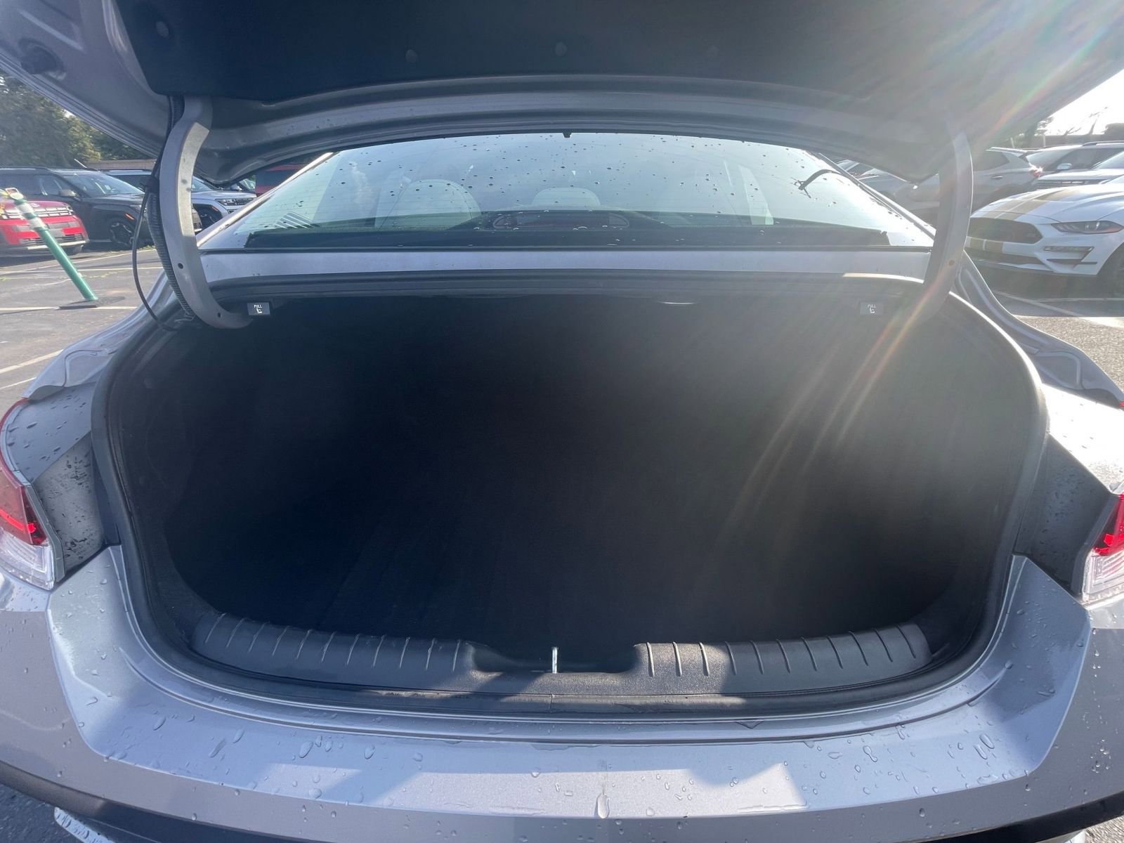 Used 2025 Hyundai Elantra Limited image 27