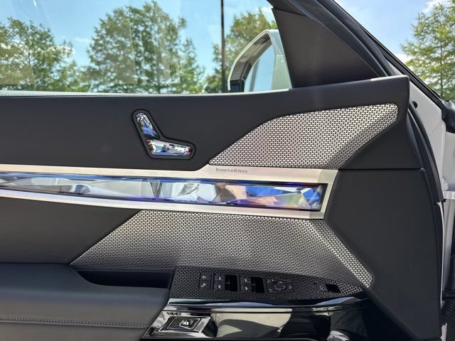 Used 2025 BMW 740i xDrive AWD/4WD image 21