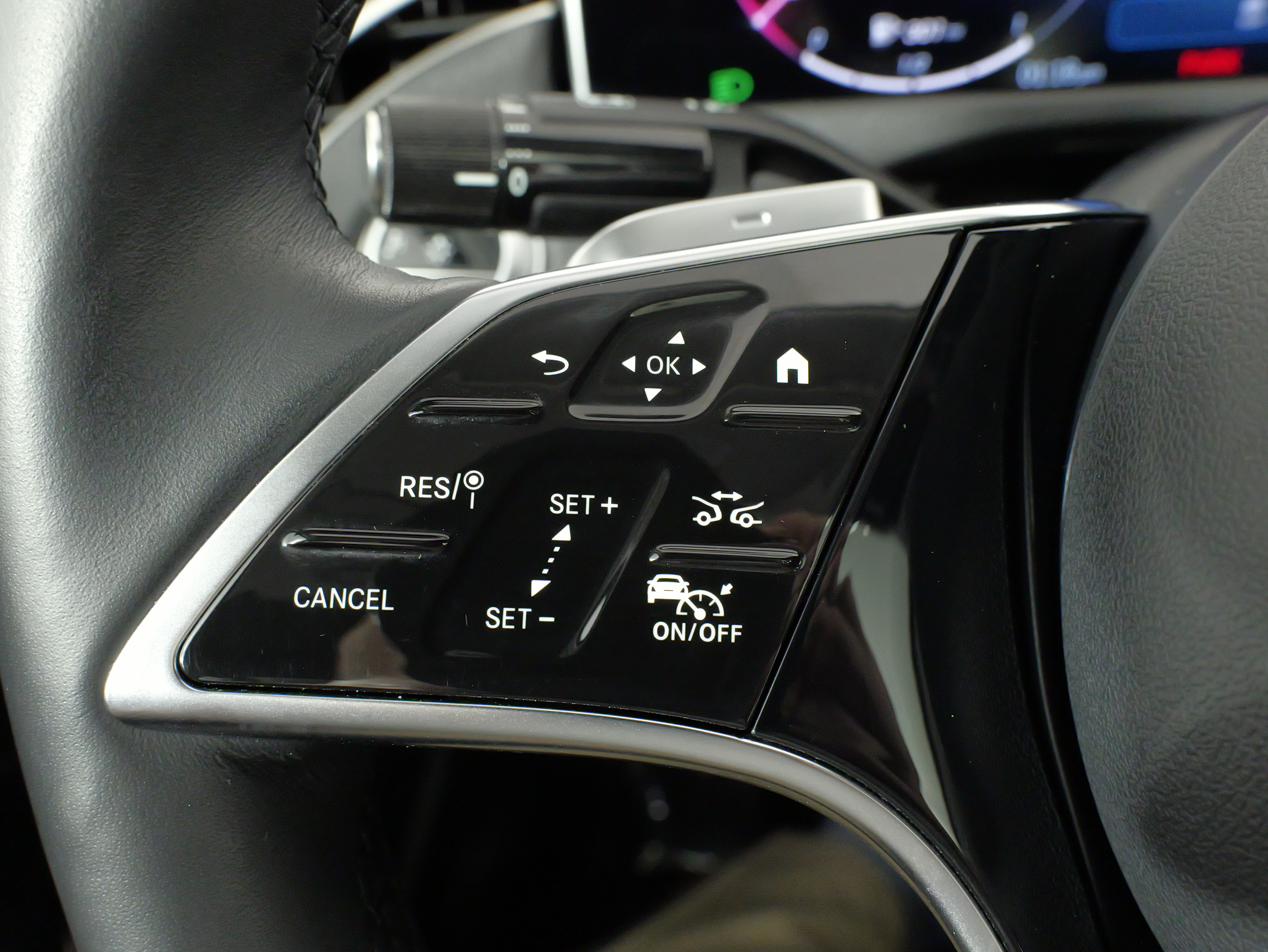Used 2025 Mercedes-Benz E 350 4MATIC Sedan image 41