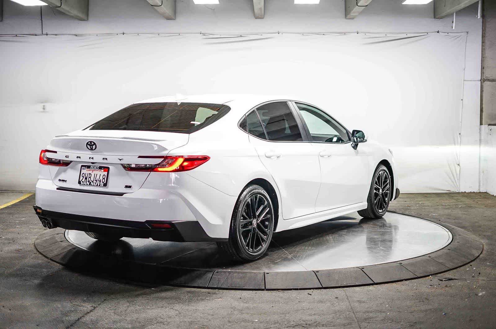 Used 2026 Toyota Camry SE FWD image 4