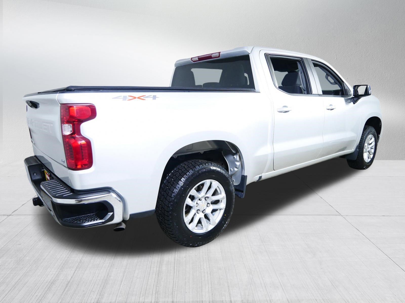 Used 2022 Chevrolet Silverado 1500 LT AWD/4WD image 7