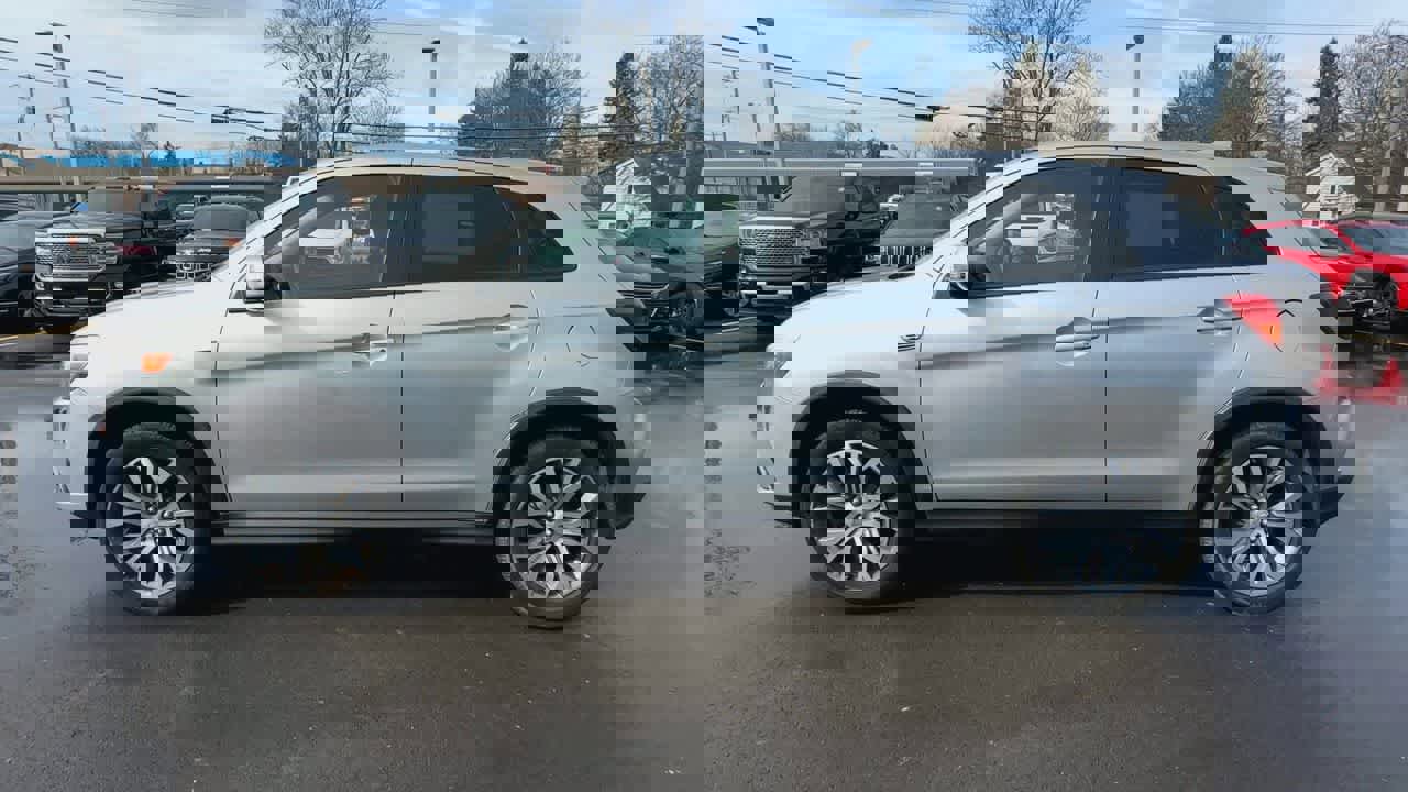 Used 2018 Mitsubishi Outlander Sport ES image 5