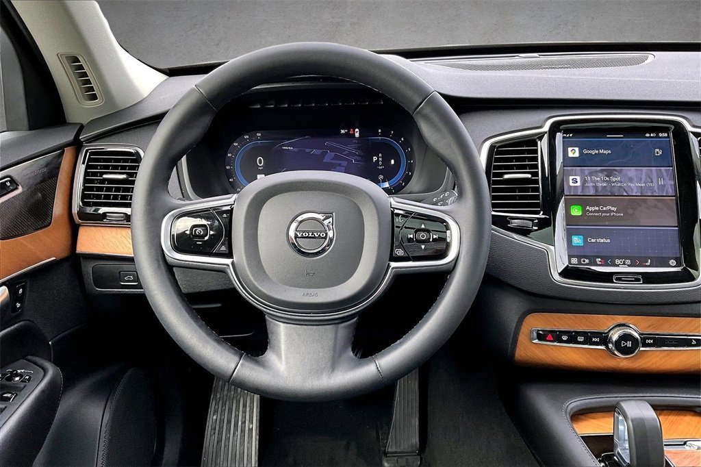 Used 2023 Volvo XC90 B6 Plus image 8