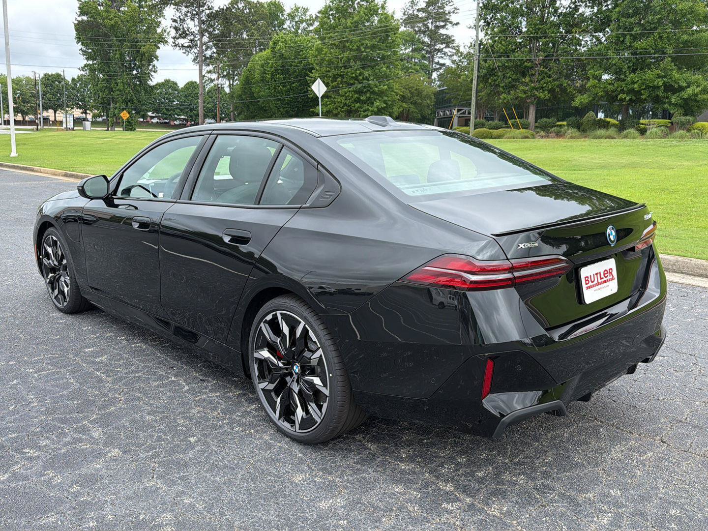 New 2027 BMW 550e xDrive w/ Executive Package AWD/4WD image 4