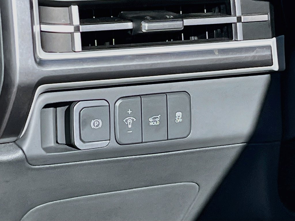 Used 2025 Hyundai Santa Fe SEL FWD image 10