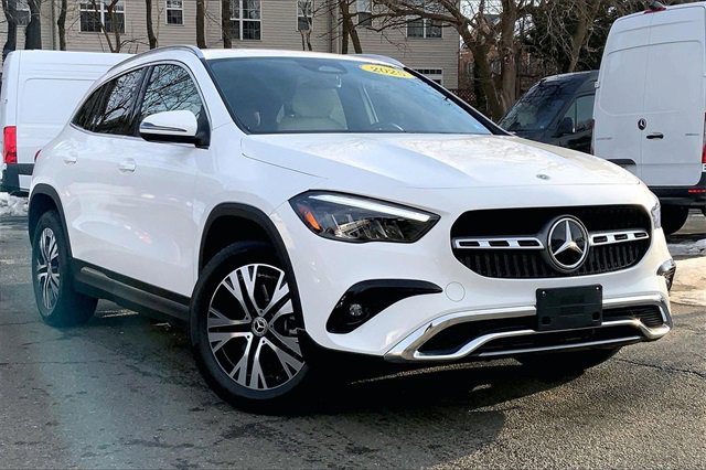 Used 2025 Mercedes-Benz GLA 250 4MATIC image 1