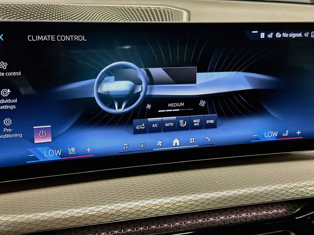 New 2026 BMW 330i xDrive Sedan w/ M Sport Package AWD/4WD image 16