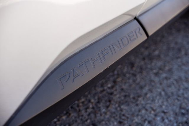 Used 2025 Nissan Pathfinder SV image 11