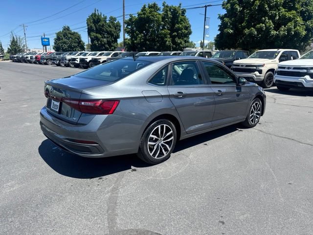 Used 2025 Volkswagen Jetta SE FWD image 7