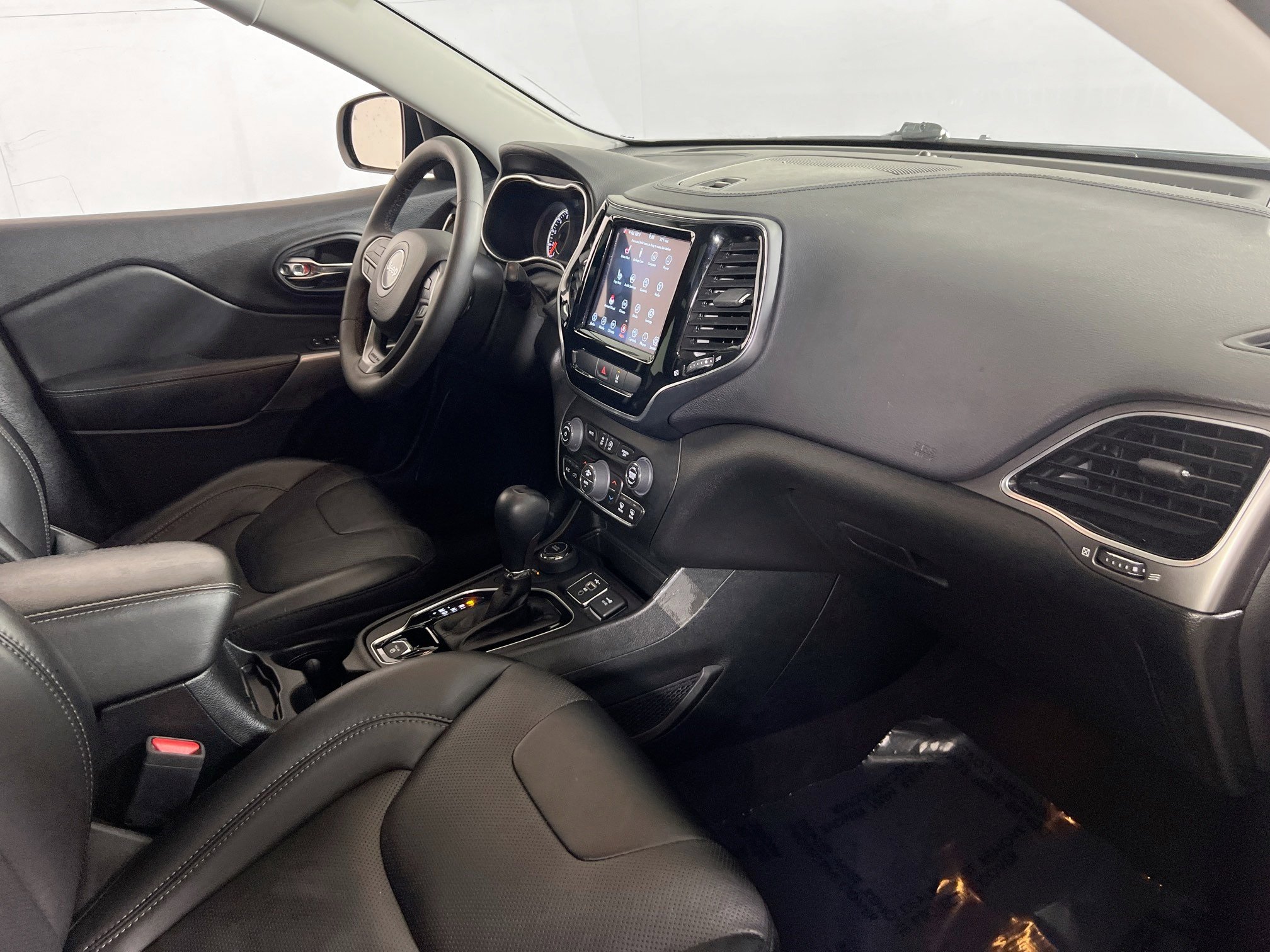 Used 2022 Jeep Cherokee Limited AWD/4WD image 28