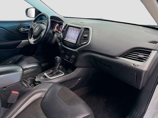 Used 2018 Jeep Cherokee Latitude Plus w/ Cold Weather Group image 27