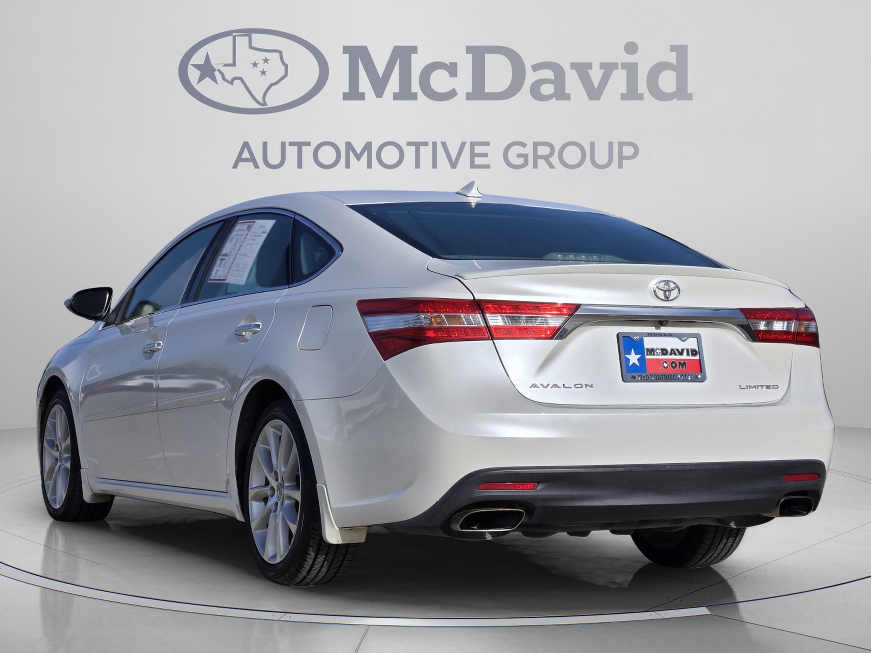 Used 2014 Toyota Avalon Limited w/ Technology Package FWD image 4