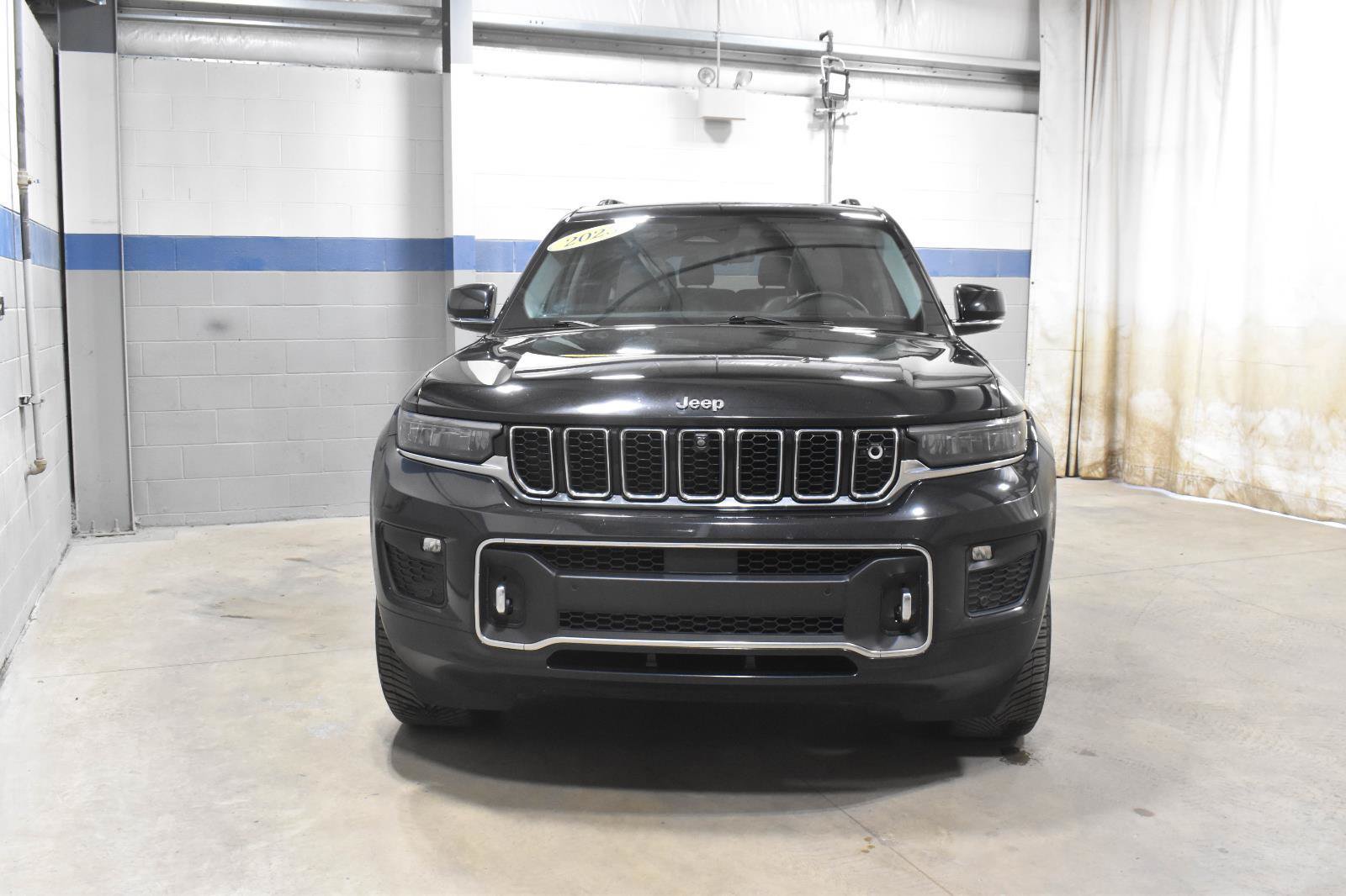 Used 2023 Jeep Grand Cherokee L Overland w/ Advanced Protech Group III AWD/4WD image 33