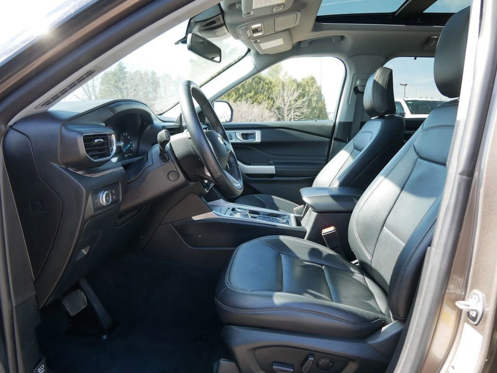 Certified 2021 Ford Explorer Limited w/ Equipment Group 301A image 8