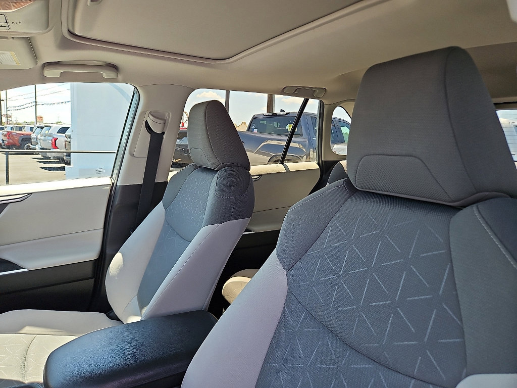Used 2020 Toyota RAV4 XLE w/ Convenience Package AWD/4WD image 11