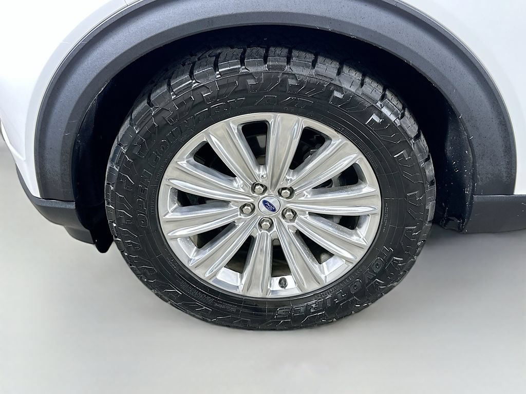 Used 2023 Ford Explorer Limited w/ Equipment Group 301A RWD image 8