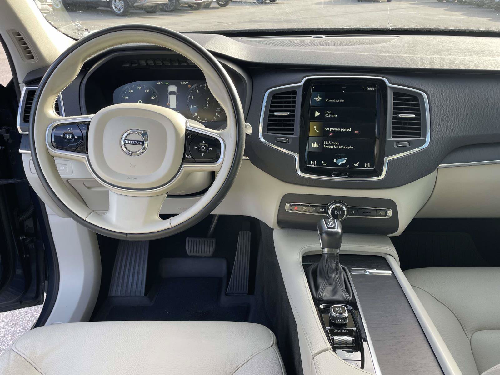 Used 2020 Volvo XC90 T5 Momentum w/ Protection Package Premier FWD image 4