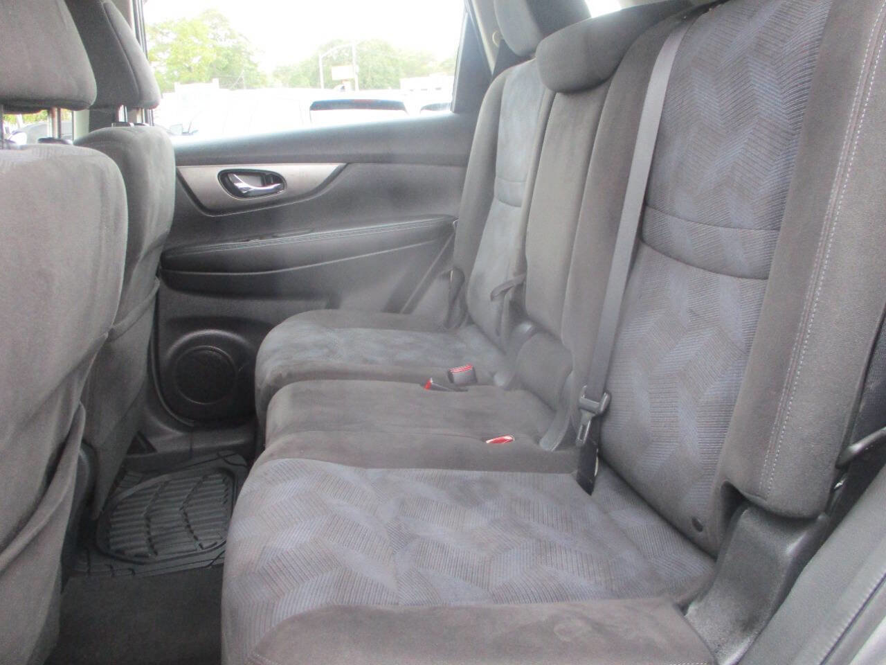 Used 2015 Nissan Rogue S image 8