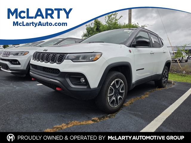 Used 2024 Jeep Compass Trailhawk AWD/4WD image 1