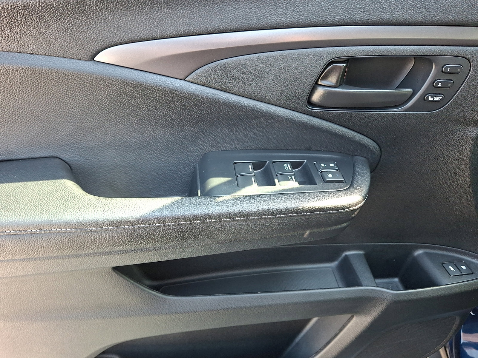 Used 2025 Honda Passport EX-L image 12