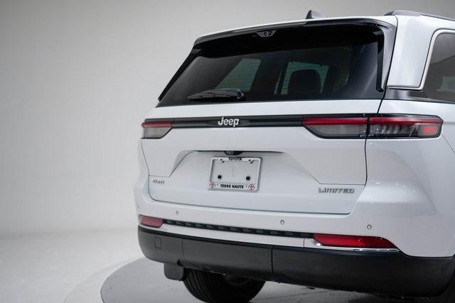 Used 2022 Jeep Grand Cherokee Limited w/ Luxury Tech Group II image 13