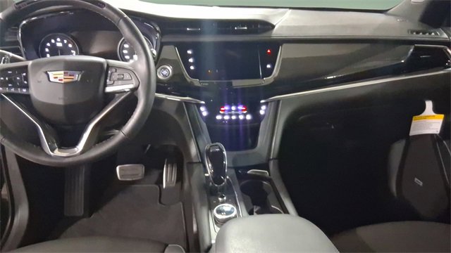 Used 2024 Cadillac XT6 Sport w/ Technology Package image 10