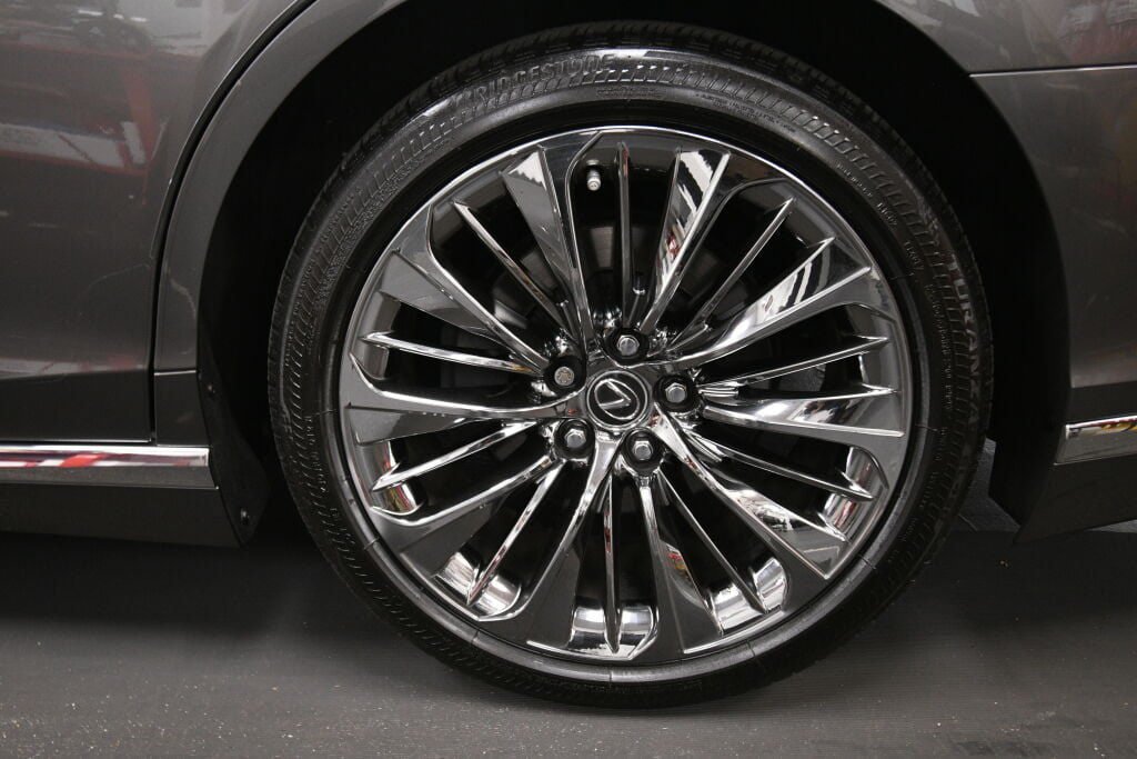 Used 2023 Lexus LS 500 AWD image 34
