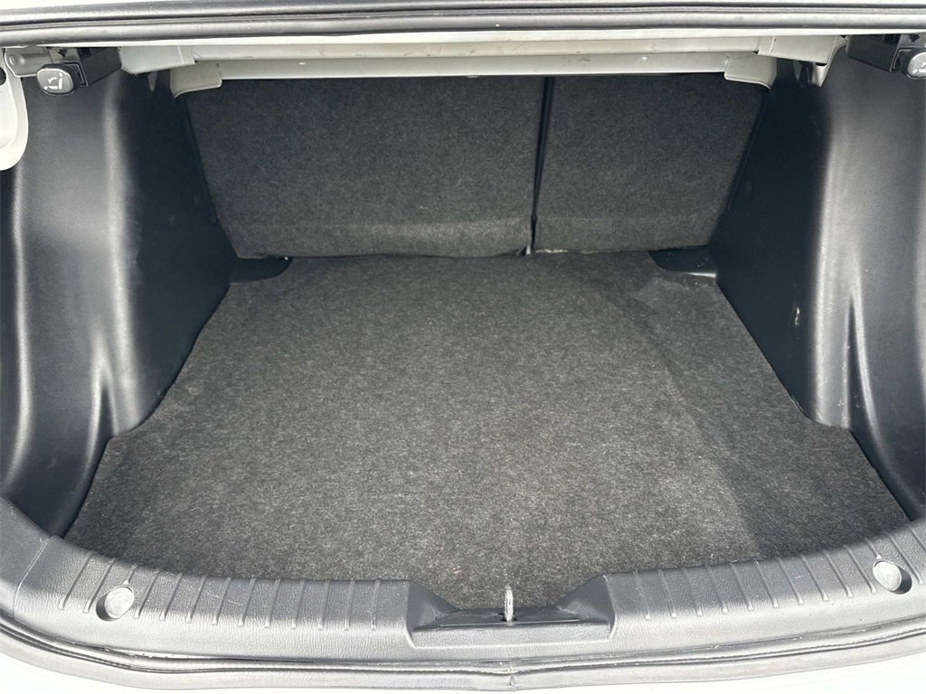 Used 2019 Toyota Yaris LE image 10