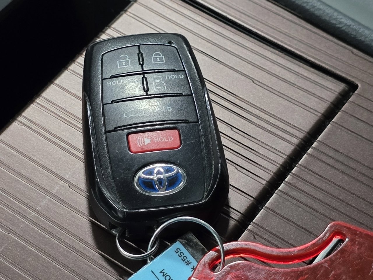 Certified 2024 Toyota Sienna XLE image 32